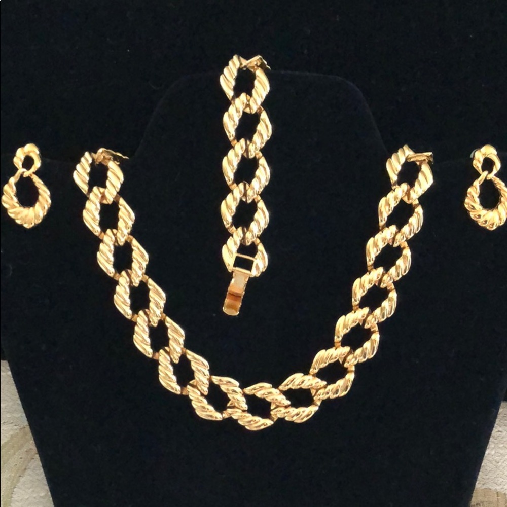 Gold faux necklace w matching earrings + bracelet